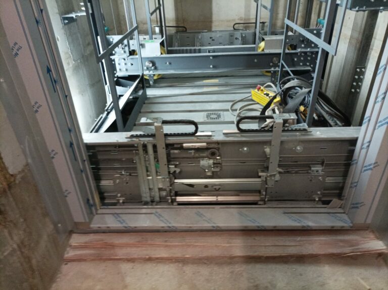 Karat Liftsysteme Aufzug Montage Demontage Service Nürnberg Fürth Bayern (6)